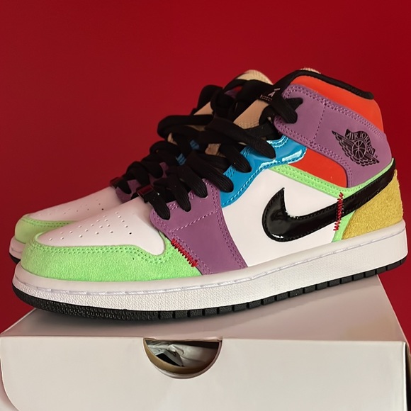 Nike Jordan 1 Mid SE
Multi-Color - Picture 2 of 3